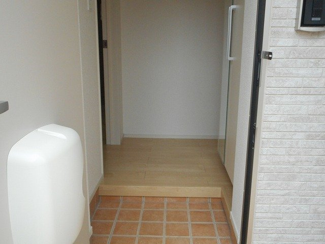 アジュール　国立の玄関