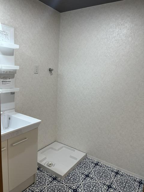 高見マンションの独立洗面台