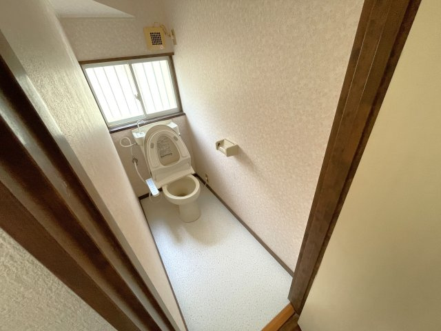 山武市沖渡戸建てのトイレ
