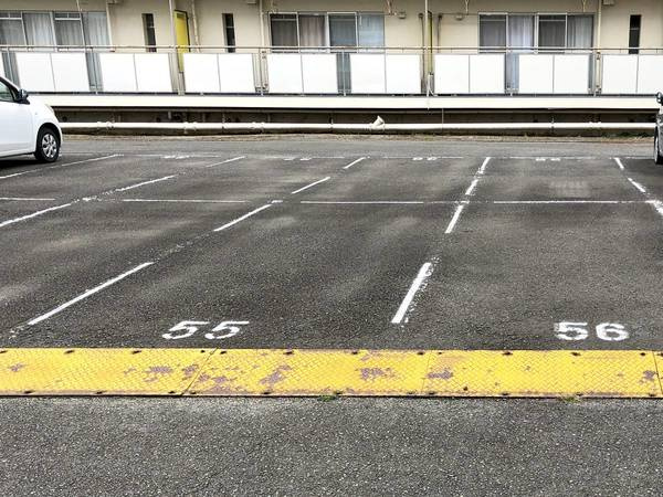 ビレッジハウス千津ヶ谷3号棟の駐車場