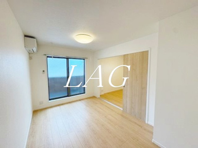 【居間・リビング】 | グランパラディソ | 洋室のお部屋です。