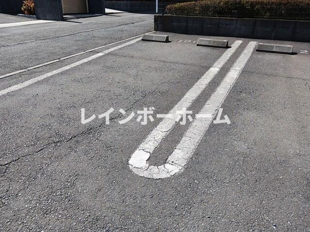 フォンターナの駐車場