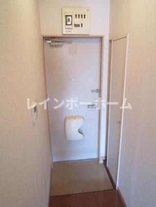 リリックコート平和橋の玄関