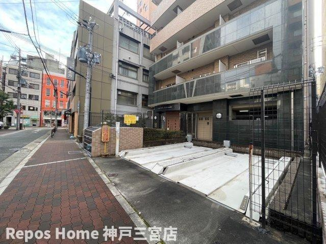 アスヴェル神戸元町の駐車場