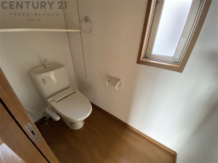温水洗浄便座付きのトイレです♪