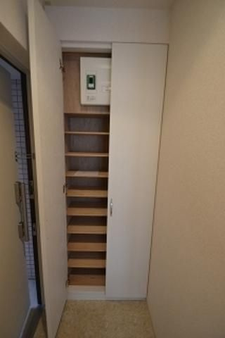 ルーチェ茗荷谷の玄関
