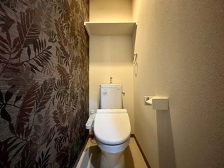 温水洗浄便座付きのトイレです♪