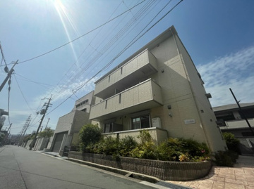 オートロック付きでセキュリティ安心！宅配BOX付きで便利！