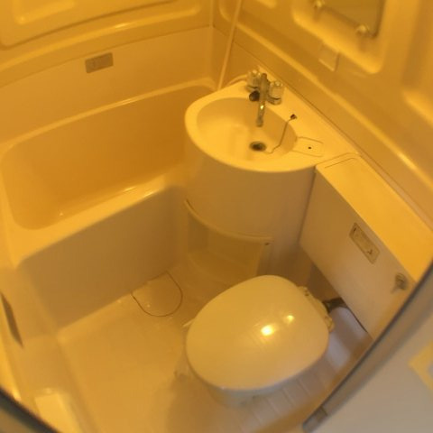 浴室内にトイレがあります！