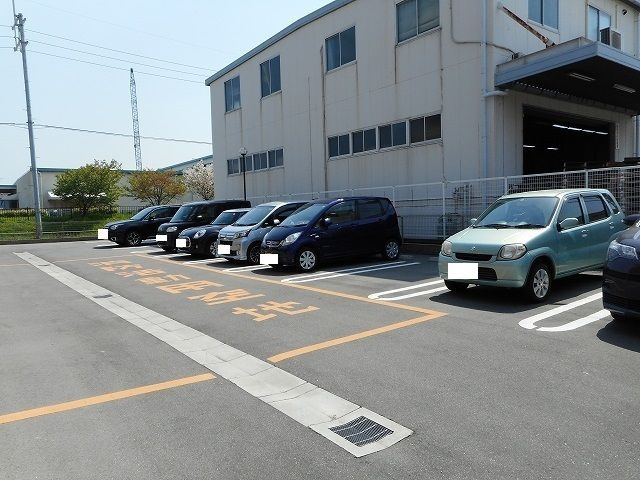 ハックベリー茨木南の駐車場