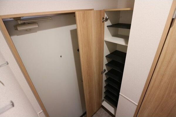 REGALEST三番町の玄関|玄関です