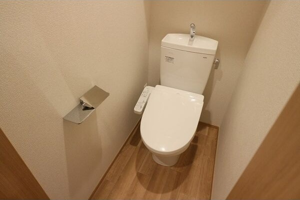 REGALEST三番町のトイレ|落ち着いたトイレです