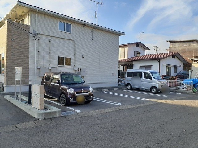 ジュネスの駐車場