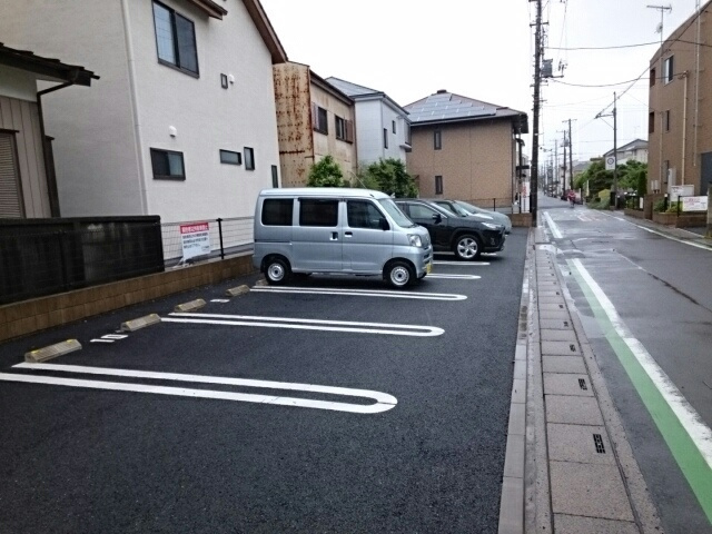 エレガントクロスローズⅡの駐車場
