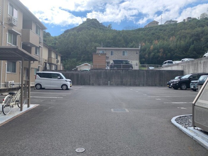 【駐車場】