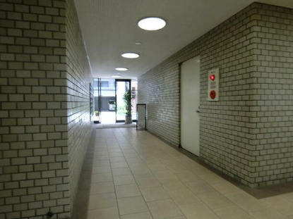 中銀新橋マンシオンのエントランス