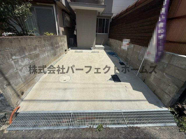 東船橋2丁目テラスハウス　賃貸の駐車場|駐車場に車を止められます