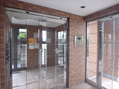 【エントランス】 | グランドール | 落ち着いたエントランスです