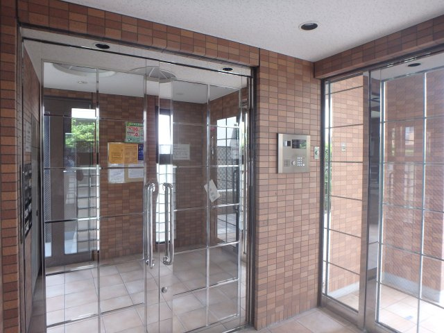 【エントランス】 | グランドール | 落ち着いたエントランスです