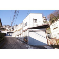 閑静な住宅街に立地