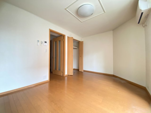 川口市大字安行藤八のアパートの洋室