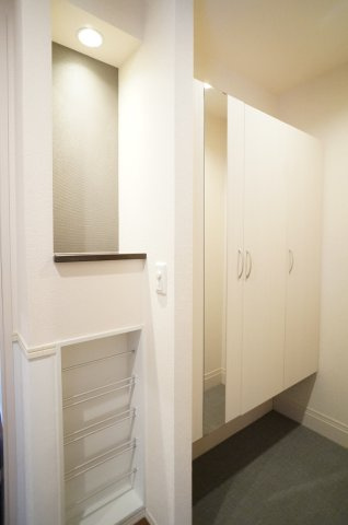 ピアチェーレⅠの玄関|明るい玄関です
