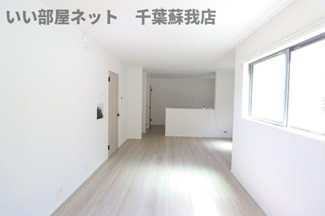 リナージュＬ　市原市若宮１丁目０１期　２号棟の居間・リビング|ゆったり過ごせるリビングです