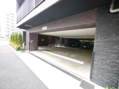フェニックス新横濱クアトロの駐車場