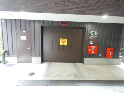 フェニックス新横濱クアトロの駐車場