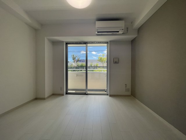 神戸市北区藤原台北町７丁目のアパートの居間・リビング