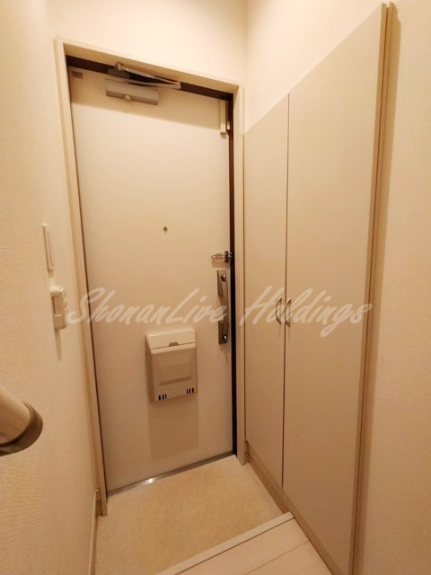 鎌倉市小袋谷のアパートの玄関|お履き物が多い方にもおすすめ♪