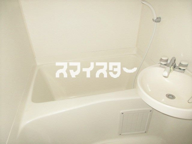錦町ビルの浴室