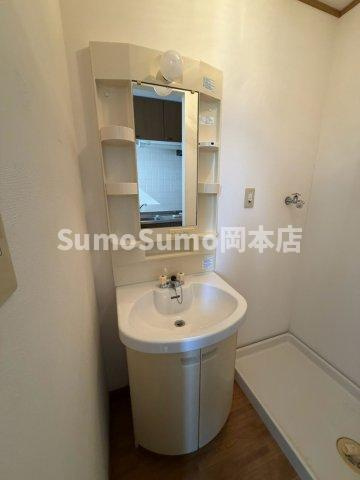 神戸市東灘区岡本２丁目の賃貸マンションの洗面所|明るい洗面所です