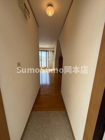 神戸市東灘区岡本２丁目の賃貸マンションの玄関|ゆったりとした玄関です