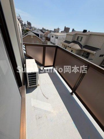 神戸市東灘区岡本２丁目の賃貸マンションのバルコニー|外からの目が気にならないバルコニーで洗濯物が干せます