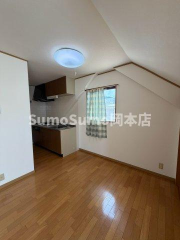 神戸市東灘区岡本２丁目の賃貸マンションの居間・リビング|こちらのリビングで趣味の時間をお楽しみください