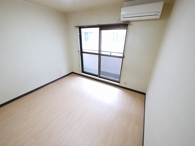 センチュリーの寝室|落ち着いて過ごせるお部屋なので、寝室にいかがでしょうか