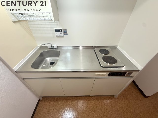 2口コンロ付きのシンプルなキッチン