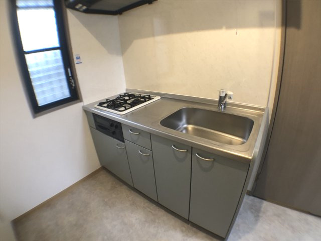 キッチンに窓があって換気も楽々♪