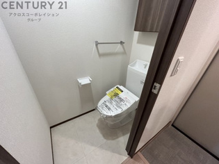 温水洗浄便座付きのトイレです♪