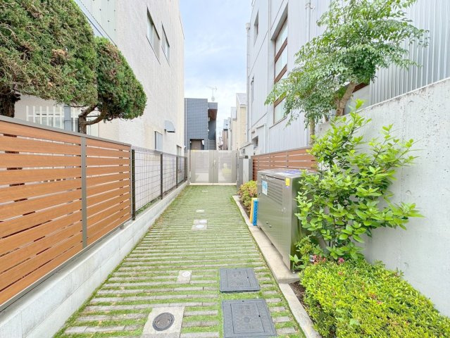 レジデンス西荻南のエントランス|★きれいなアプローチです★