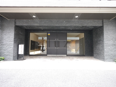 フェニックス新横濱クアトロのエントランス