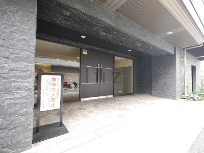 フェニックス新横濱クアトロのエントランス