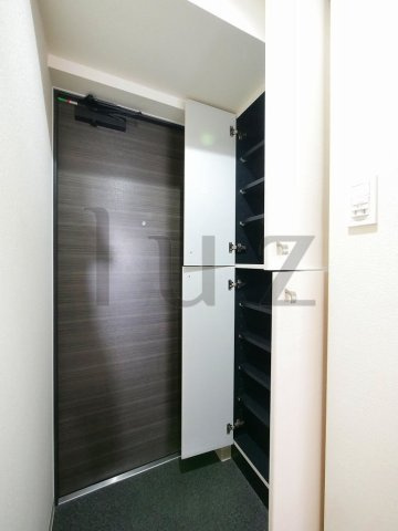フェニックス新横濱クアトロの玄関