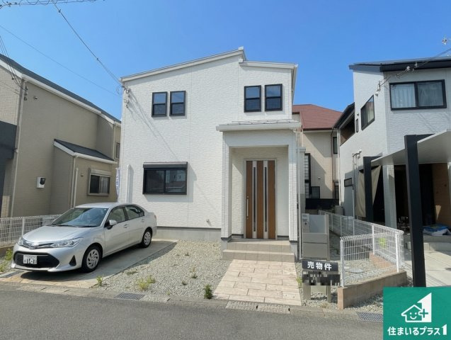 加古川市加古川町北在家　中古一戸建ての外観|周辺は落ち着いた街並みの住宅地！子育てがしやすい住環境です！気になることがありましたら、お気軽にお問い合わせください！
