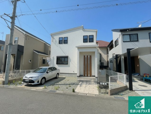 加古川市加古川町北在家　中古一戸建ての外観|周辺は落ち着いた街並みの住宅地！子育てがしやすい住環境です！気になることがありましたら、お気軽にお問い合わせください！

