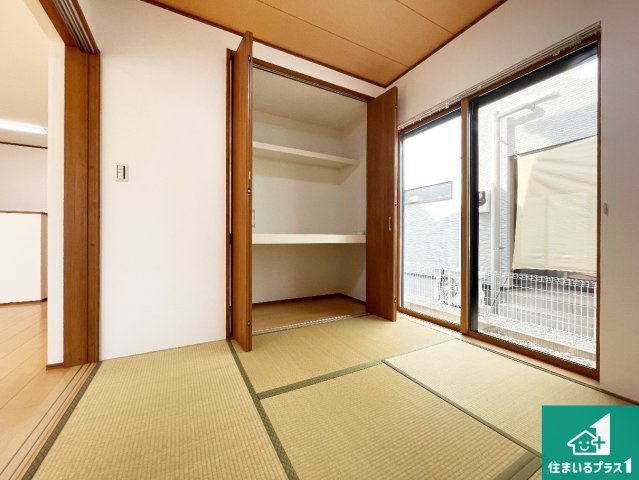 加古川市加古川町北在家　中古一戸建ての和室|一室あると便利な和室は客間としてだけでなく、小さなお子様のプレイルームや食後のくつろぎスペースとしてもご利用いただけます。収納もついていますので大活躍間違いなし！