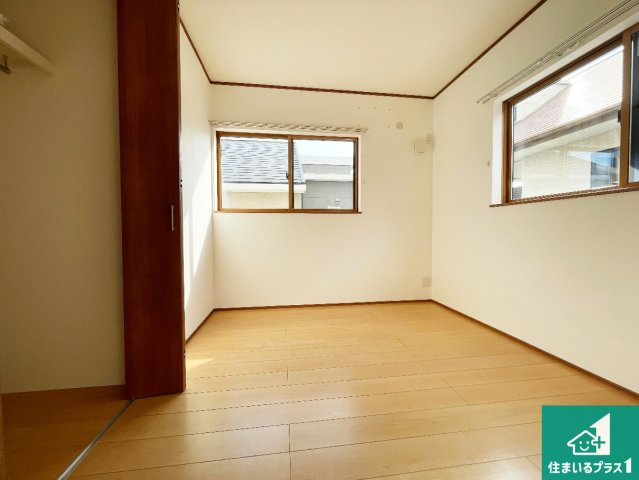 加古川市加古川町北在家　中古一戸建ての洋室|収納スペースが充実しているので子供の成長に合わせてたくさん収納ができます！家族構成に合わせた様々な活用ができる収納！現地外観写真、子育てがしやすい住環境！
