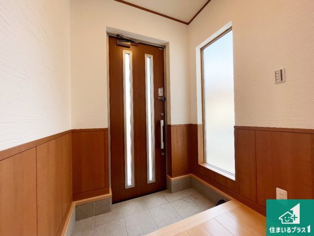 加古川市加古川町北在家　中古一戸建ての玄関|広々とした玄関！

