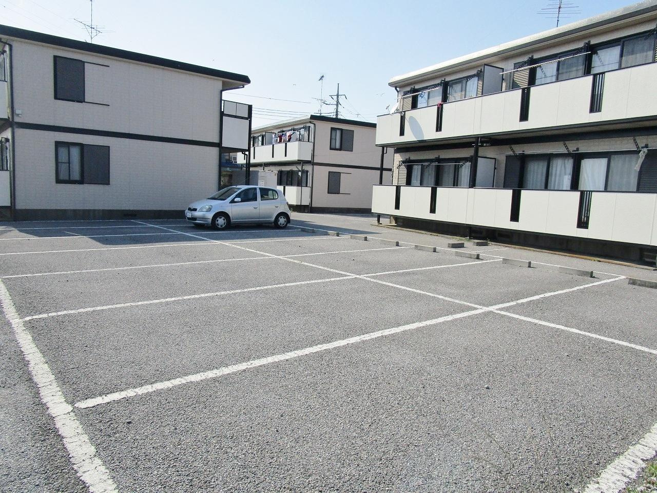 タウンハイツ・レトアBの駐車場